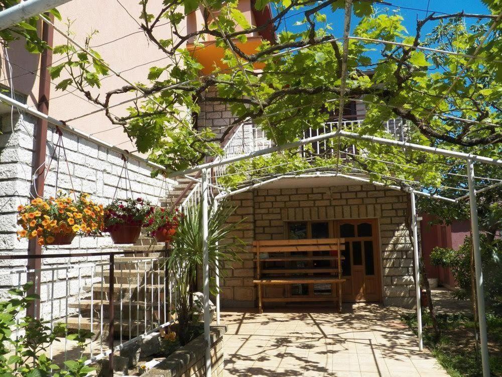 Apartment Sanja Near The Sea, Spacious And Green :) Pula Exterior foto